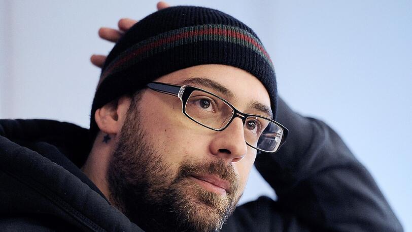 Rapper Sido wurde zu neun Monaten Gefängnis auf Bewährung verurteilt. Zudem muss er eine Geldstrafe zahlen. Rapper Sido wurde zu neun Monaten Gefängnis auf Bewährung verurteilt. Zudem muss er eine Geldstrafe zahlen.