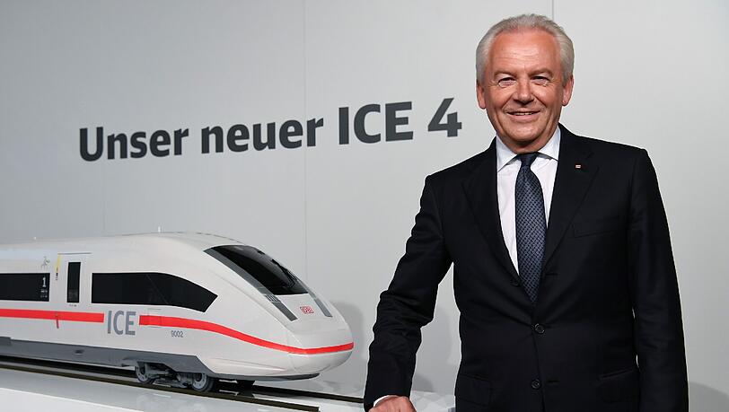 Bahn-Chef Rüdiger Grube posiert in Berlin neben dem Modell eines ICE 4. Foto: Soeren Stache/Archiv Bahn-Chef Rüdiger Grube posiert in Berlin neben dem Modell eines ICE 4. Foto: Soeren Stache/Archiv