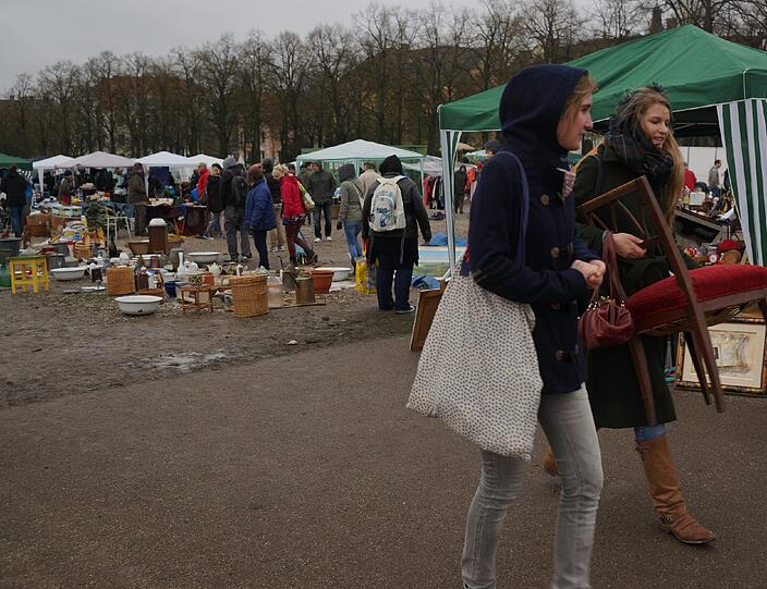 Die Bilder vom BRK Flohmarkt auf der Theresienwiese.