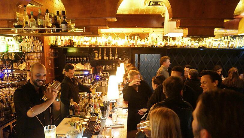 An der Hotelbar des Lux bedienen Profis: Jeder Gast bekommt das Getränk, das zu ihm passt. An der Hotelbar des Lux bedienen Profis: Jeder Gast bekommt das Getränk, das zu ihm passt.
