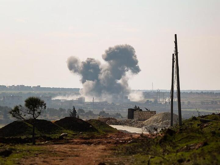 Syrische und russische Angriffe haben jüngst erneut Hunderttausende Menschen in die Flucht getrieben.