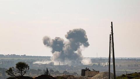 Syrische und russische Angriffe haben jüngst erneut Hunderttausende Menschen in die Flucht getrieben.