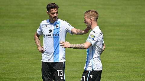 Duellieren sich derzeit um den Platz vor der Abwehr: Dennis Erdmann (links) und Daniel Wein.