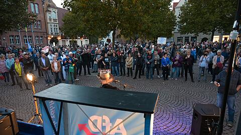 Die Rechtspopulisten sind seit Jahren an vielen Orten regelm&auml;&szlig;ig vertreten - nicht nur mit Infost&auml;nden, sondern auch bei Demonstrationen und B&uuml;rgerdialogen. (Archivbild)