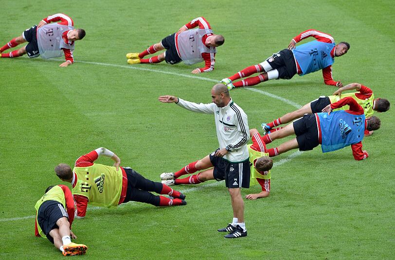 Das erste Training unter Pep! Wir zeigen die besten Bilder vom Trainingsauftakt der Bayern!