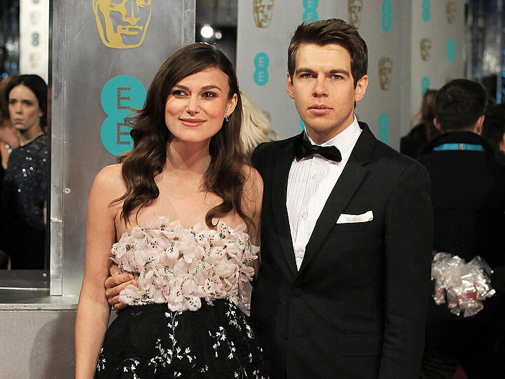 Keira Knightley und ihr Ehemann James Righton bei den Baftas 2015 in London. Laut britischen Medienberichten ist der Musiker Righton pleite.