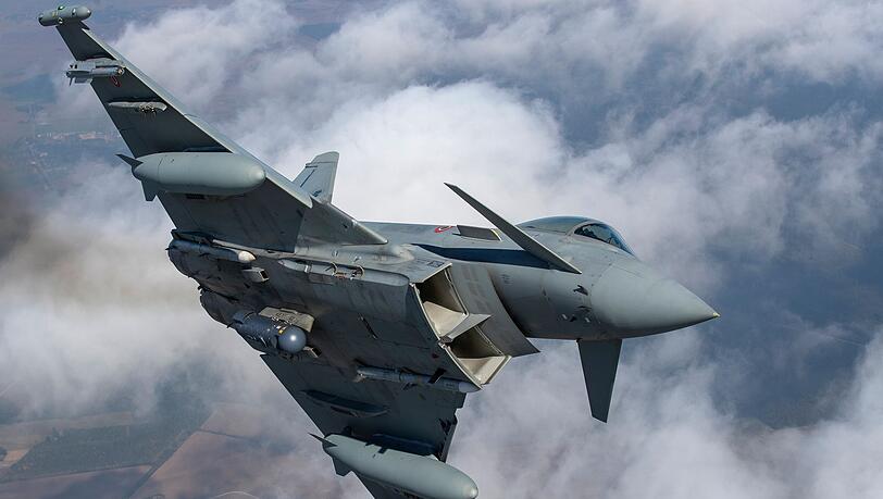 Ein "Eurofighter Typhoon" der italienischen Luftwaffe holte die Drohne vom Himmel. (Archivbild)