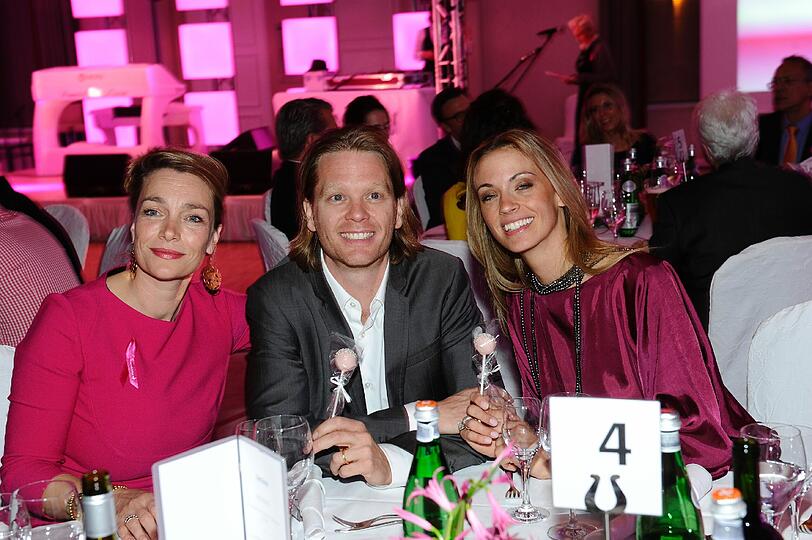 Aglaia Szyszkowitz, Mike Kraus und Frau Constanze auf der Pink Charity Night