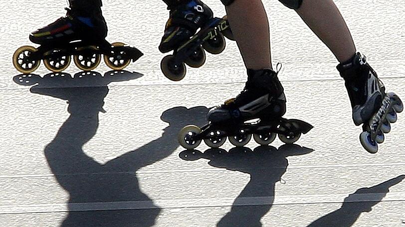 Nach einem Sturz kommt ein 61-jähriger Inline-Fahrer ums Leben. (Symbolbild)