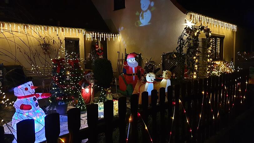 Ulf Soltau schreibt zu diesem Bild: "Alexa, mach die Weihnachtsbeleuchtung an, sonst sage ich das Siri!"