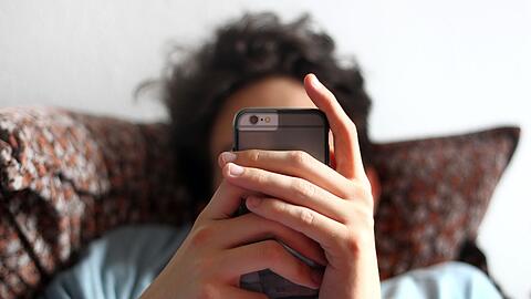 Nur ein Viertel der Internet-Nutzer in Deutschland traut sich zu, Falschinformationen im Netz zu erkennen.