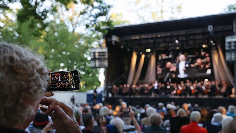 Das Open-Air-Konzert gehört inzwischen zur Festspiel-Tradition. Das Open-Air-Konzert gehört inzwischen zur Festspiel-Tradition.