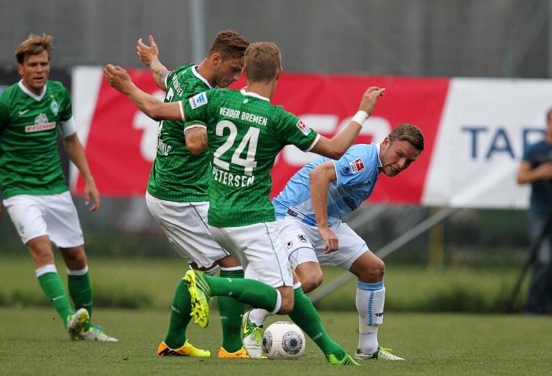 Die besten Bilder vom Spiel - auf und neben dem Platz.