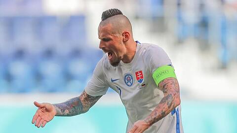 Der Slowake Marek Hamsik ärgert sich während des Spiels über eine vergebene Chance seiner Mannschaft.