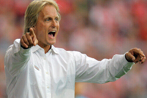 Voller Einsatz mit wehender, blonder Mähne: An der Frisur von Jörn Andersen hat sich in den letzten 25 Jahren nichts geändert. Doch als Trainer des FSV Mainz 05 agiert er lautstärker als vormals auf dem Platz.