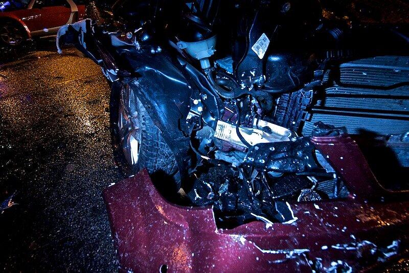 Am Freitag Abend hat sich ein Unfall auf der Kreuzung zwischen der Boschetsrieder und der Höglwörtherstraße zugetragen. Ein Auto ist möglicherweise bei "Spätgelb" über die Kreuzung gefahren, woraufhin ein Abbieger frontal mit dem Auto zusammenstieß.