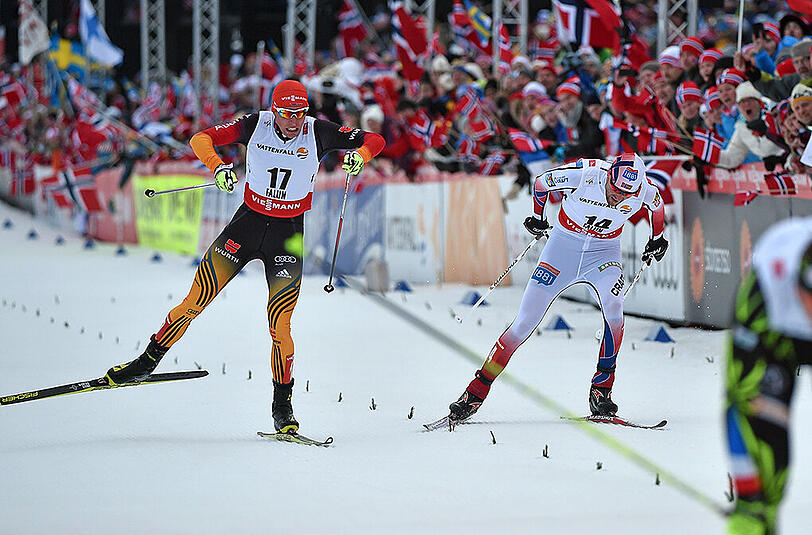 Der Schlussspurt: Johannes Rydzek (l) lässt den Norweger Magnus Moan hinter sich und holt Bronze.