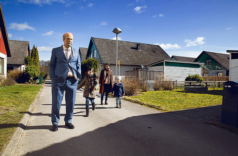 Wallander-Darsteller Ralf Lassgaard ist Ove, der nörglerische Dickschädel, dessen Leben sich wundersam durch den Einzug einer schwedisch-persischen Familie ändert.