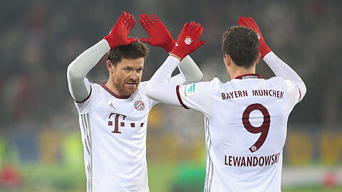 Kamen beide im Sommer 2014 zum FC Bayern: Xabi Alonso (links) und Robert Lewandowski.