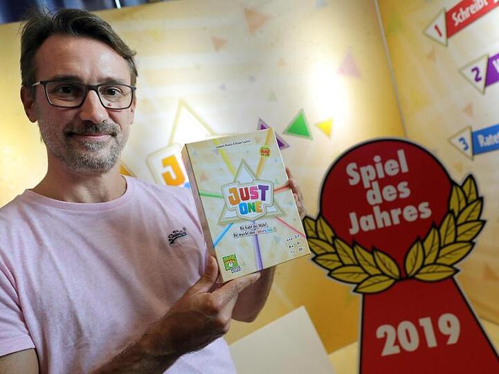 "Just One" von Bruno Sautter ist zum "Spiel des Jahres 2019" gewählt worden.