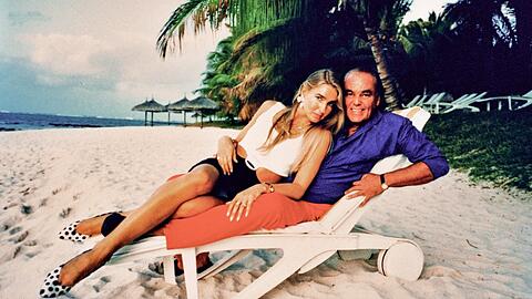 "Wir waren 33 Jahre lang Tag und Nacht zusammen": Christina Weyer mit ihrem Mann Hans-Hermann - hier auf den Seychellen.