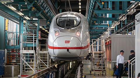 Die Auslieferung des ICE 3 Neo läuft. Er ersetzt unter anderem alte Intercity-1-Züge auf  internationalen Verbindungen nach Amsterdam. (Archivbild)