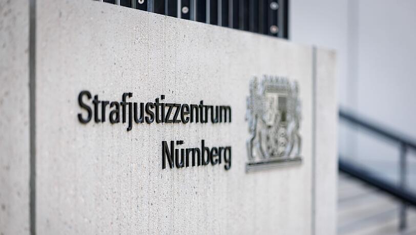 Ein 17-Jähriger ist von der Jugendkammer des Landgerichts Nürnberg-Fürth wegen Totschlags verurteilt worden. (Symbolbild)