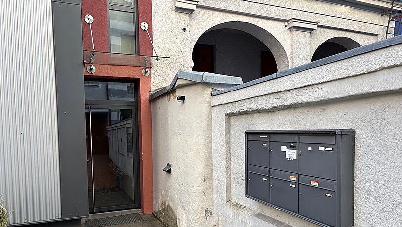 Der Sitz der M&uuml;nchner GmbH, die das Boot besitzt. Nur ein Briefkasten mit dem Namen ist dort zu finden.