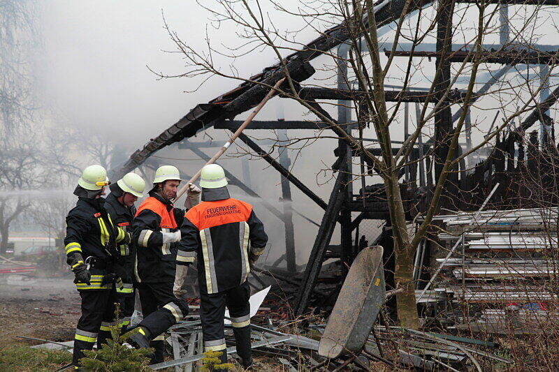 Warum der Bauernhof in Hagenberg in Flammen aufging, ist bisher nicht bekannt.