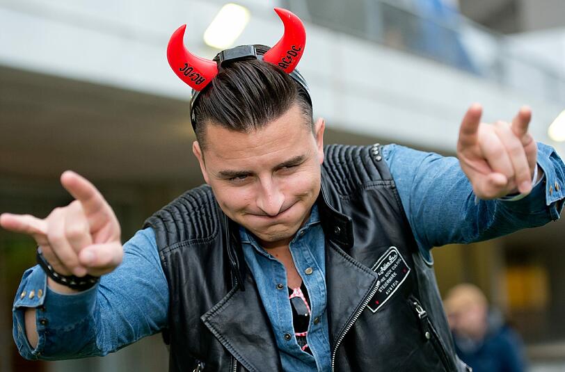 Mit AC/DC-Teufelshörnchen: Andreas Gabalier im Olympiastadion in München.