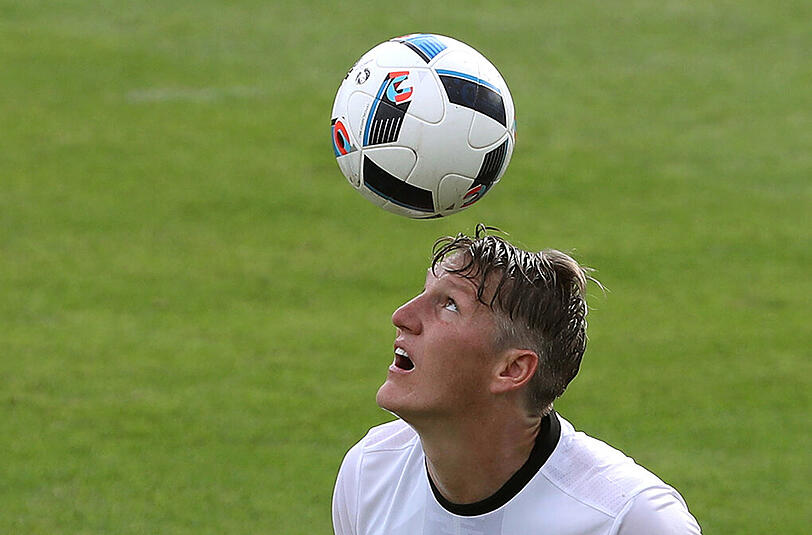 Bastian Schweinsteiger hat wegen eines Innenbandanrisses im Knie seit März kein Spiel absolviert und ist erst zu Wochenbeginn ins Mannschaftstraining eingestiegen.