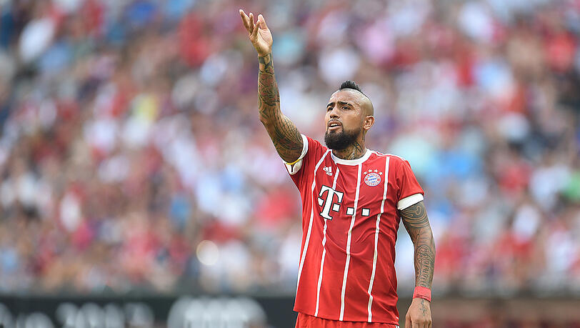 Arturo Vidal: Ähnlich wie bei Kimmich, hatte vor allem auch Reschke seine Finger beim Vidal-Transfer im Spiel. Schon in seiner Leverkusener Zeit lockte der Scout den Chilenen zu Bayer 04. Vidal ist Stammkraft bei den Bayern, gesetzt im zentralen Mittelfeld. Arturo Vidal: Ähnlich wie bei Kimmich, hatte vor allem auch Reschke seine Finger beim Vidal-Transfer im Spiel. Schon in seiner Leverkusener Zeit lockte der Scout den Chilenen zu Bayer 04. Vidal ist Stammkraft bei den Bayern, gesetzt im zentralen Mittelfeld.
