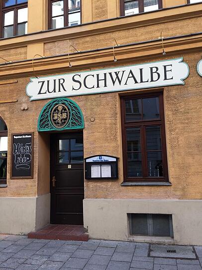 Sternekoch Karl Ederer hat das Wirtshaus &bdquo;Zur Schwalbe&ldquo; übernommen.