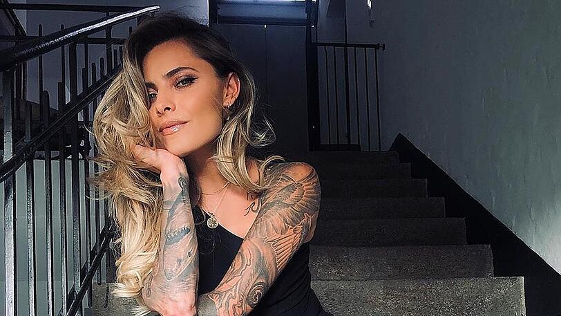 Noch fehlt das Konterfei von Helene Fischer auf Sophia Thomallas Haut.