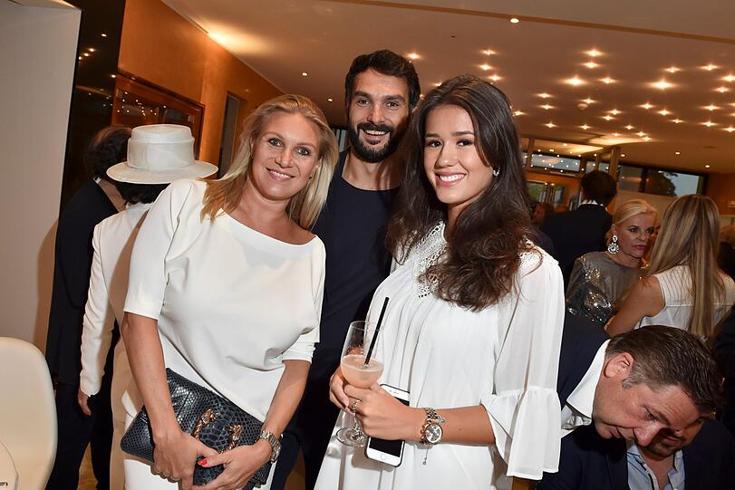Magdalena Brzeska mit Freund Roland Klein und Isabella Gräfin von Faber-Castell