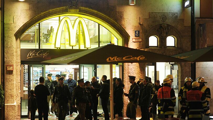 Großeinsatz am Freitagabend: Polizei und Feuerwehr im Münchner Tal. Großeinsatz am Freitagabend: Polizei und Feuerwehr im Münchner Tal.