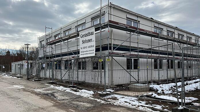 Die Containerlandschaft in der Galopperstraße, wo die Stadt Münchner ohne Obdach unterbringt. Ein Whistleblower alarmierte die Abendzeitung, dass hier viel zu hohe Mietpreise aufgerufen werden.