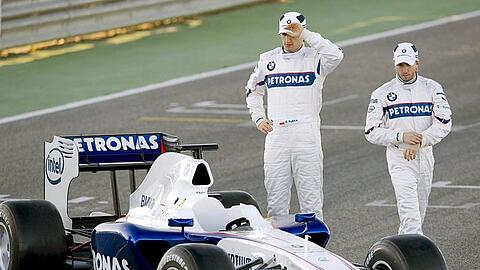 Robert Kubica und Nick Heidfeld mit ihrem neuen, ziemlich nackerten, BMW-Sauber-Flitzer.