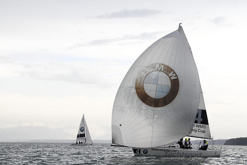 Nass, anstrengend - und richtig spaßig: Der BMW Sailing Cup auf dem Starnbeger See.
