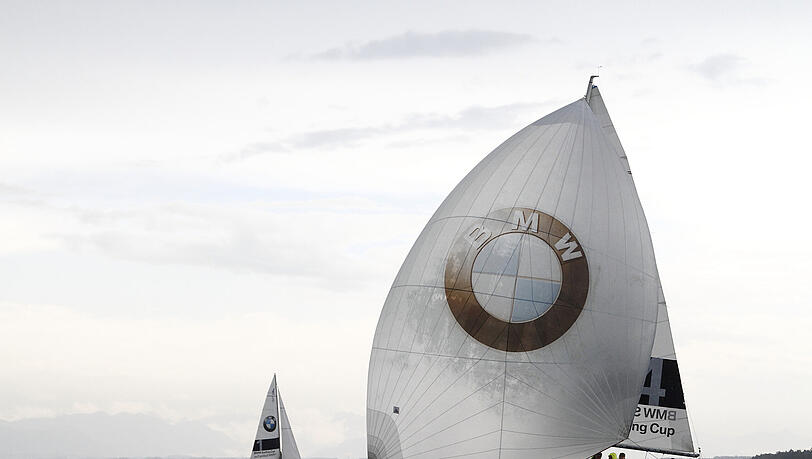 Nass, anstrengend - und richtig spaßig: Der BMW Sailing Cup auf dem Starnbeger See. Nass, anstrengend - und richtig spaßig: Der BMW Sailing Cup auf dem Starnbeger See.