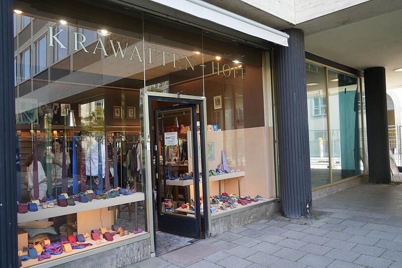 "Krawatten-Hoff" steht in goldenen Lettern an der Glasfront des Ladens in der Maxburgstraße - benannt nach dem urspünglichen Inhaber.