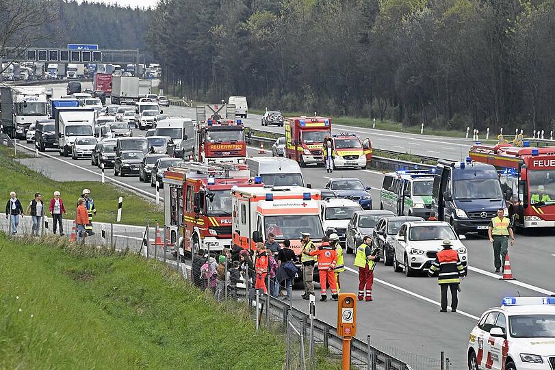 Die Bilder vom Massenunfall auf der A8.