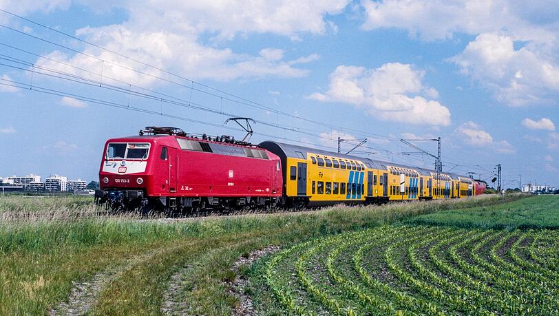 Ein Doppelstockzug auf der S4 Ende der 80er. Ein Doppelstockzug auf der S4 Ende der 80er.