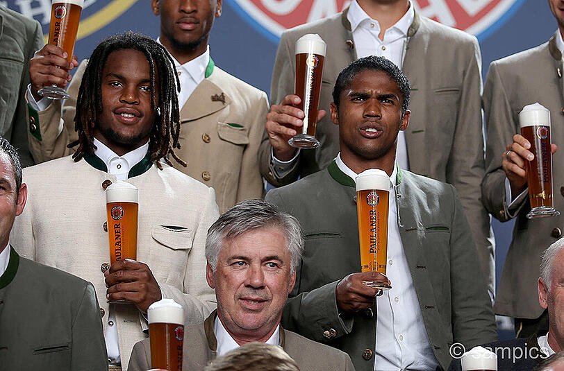 Die Tracht steht Renato Sanches (l.) und Douglas Costa auf jeden Fall.