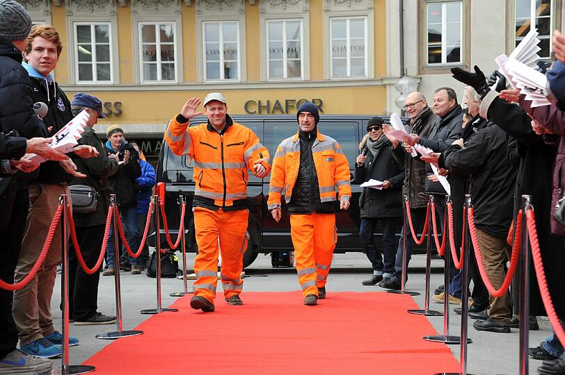 Im Partnerlook: Marco Michel und ein gewisser Ivan (r.) von der Kanalreinigung.