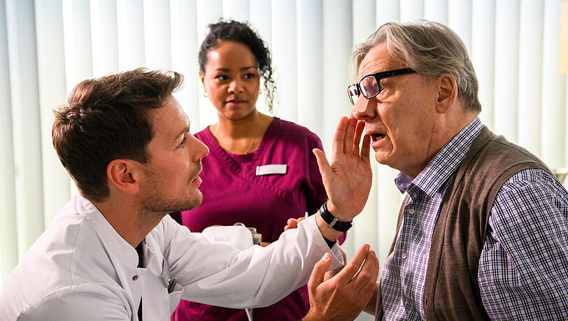 Hannes Hellmann (r.) ist am 16. Januar in der ZDF-Serie &bdquo;Bettys Diagnose&ldquo; zu sehen. Mit der AZ hat er vorher gesprochen.