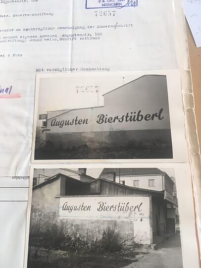 1951 dokumentiert die Lokalbaukommission die verbotene Werbung.