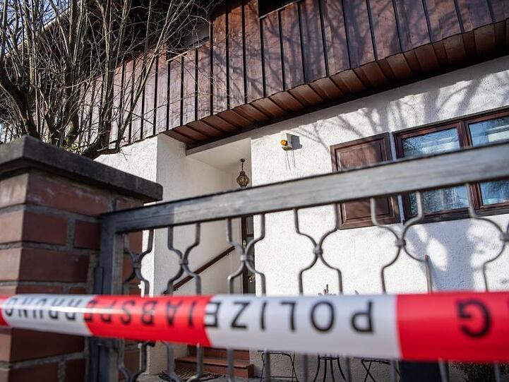 In diesem Haus wurden drei tote Personen gefunden.