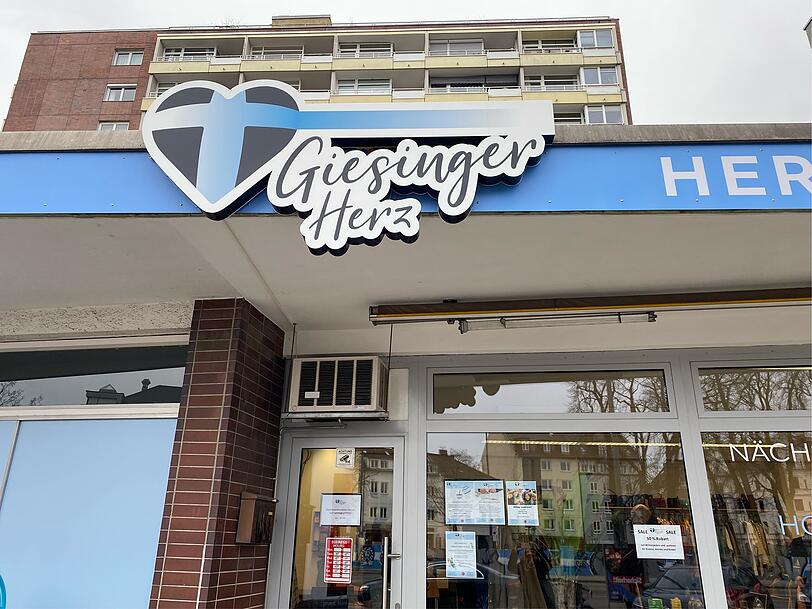 Clemens Baumg&auml;rtner (CSU) stellt sein Programm zur Kommunalwahl am 8. M&auml;rz im neuen Nachbarschaftstreff Giesinger Herz vor, "um den Blick darauf zu lenken, was Ehrenamt leistet." Dort war fr&uuml;her mal eine Fahrschule.