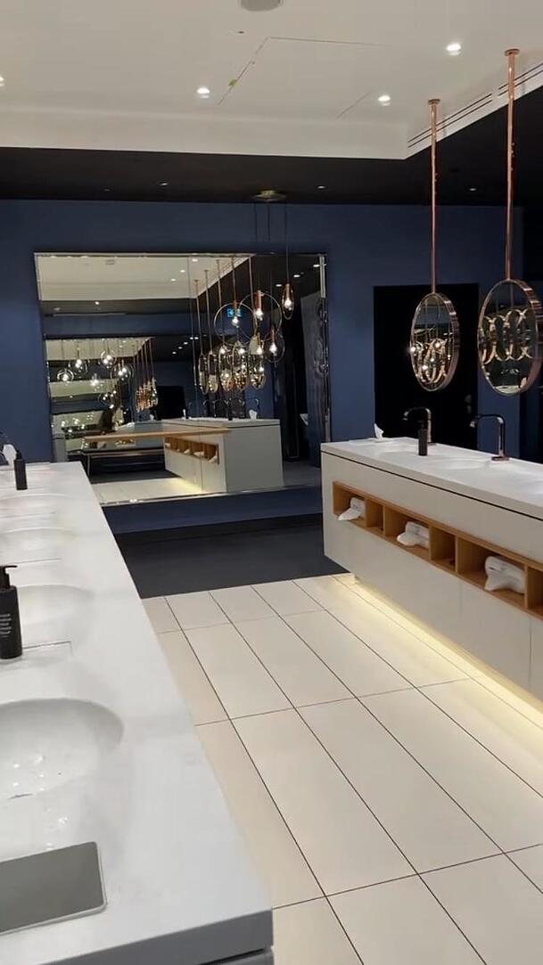 Eine Top-Toilette hat das Hotel Andaz, findet Thomas. Eine Top-Toilette hat das Hotel Andaz, findet Thomas.